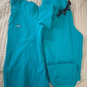 Figs women’s teal Scrub shirt & joggers